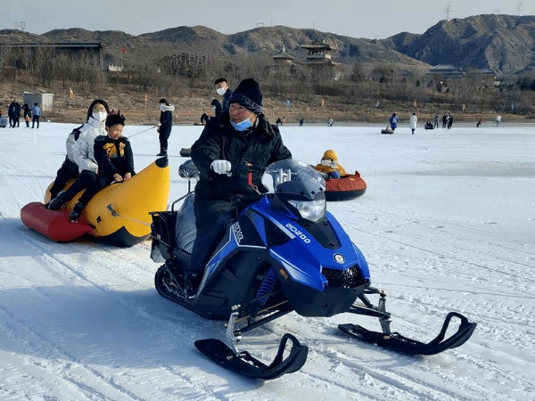 Snow mobile