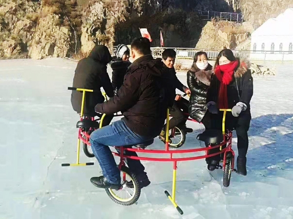 冰雪地自行車