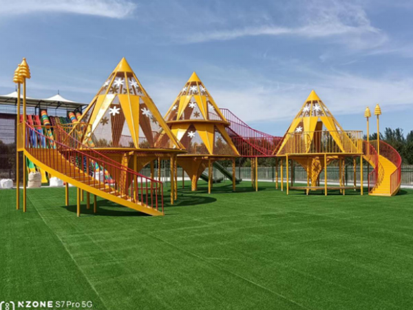 2022年8月，江蘇徐州紅楓森林公園，無動力游樂項(xiàng)目落地完成，占地15000平，總投資300萬。